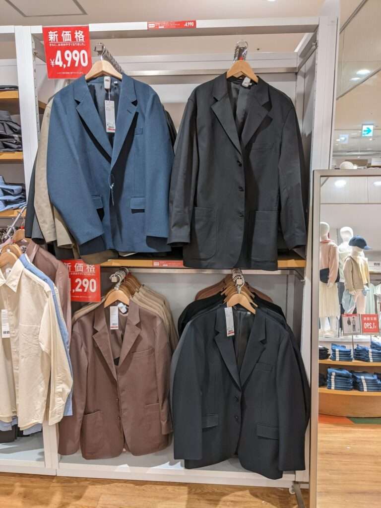 喪服 お葬式 や法事の服はユニクロの黒スーツでも大丈夫 すぐに購入できるの 失礼では 購入する時の注意点とマナー 仏事ペディア